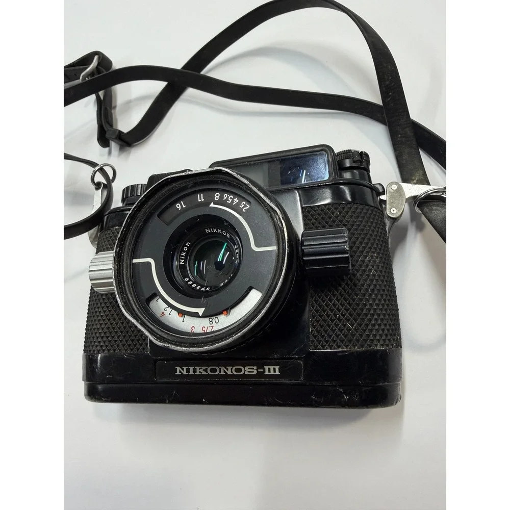 Nikon Nikonos III 35mm Underwater Film Camera with Nikkor 35mm f2.5 Lens Black